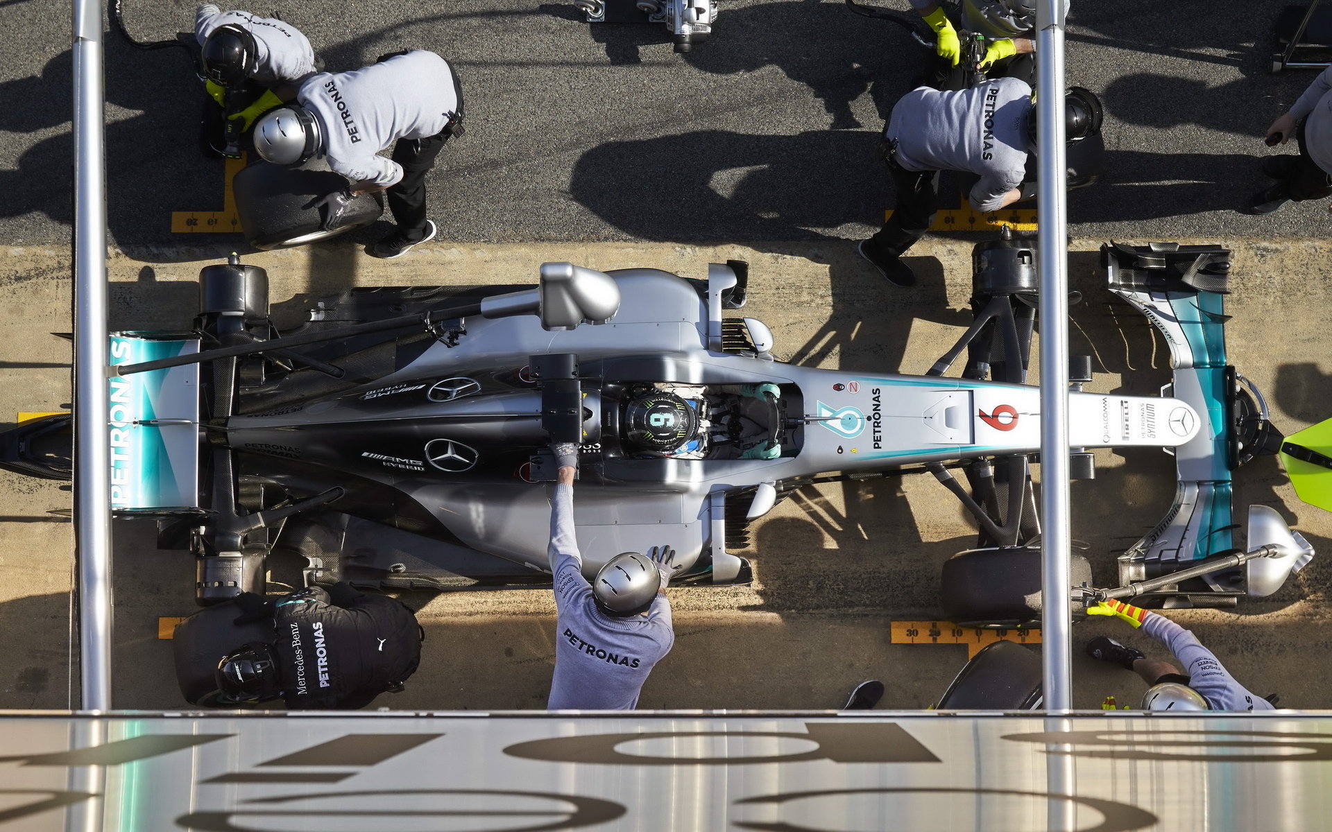 Mercedes trávil většinu testovacích jízd na středně tvrdé směsi