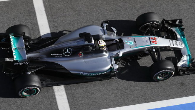 Lewis Hamilton při posledních předsezónních testech v Barceloně