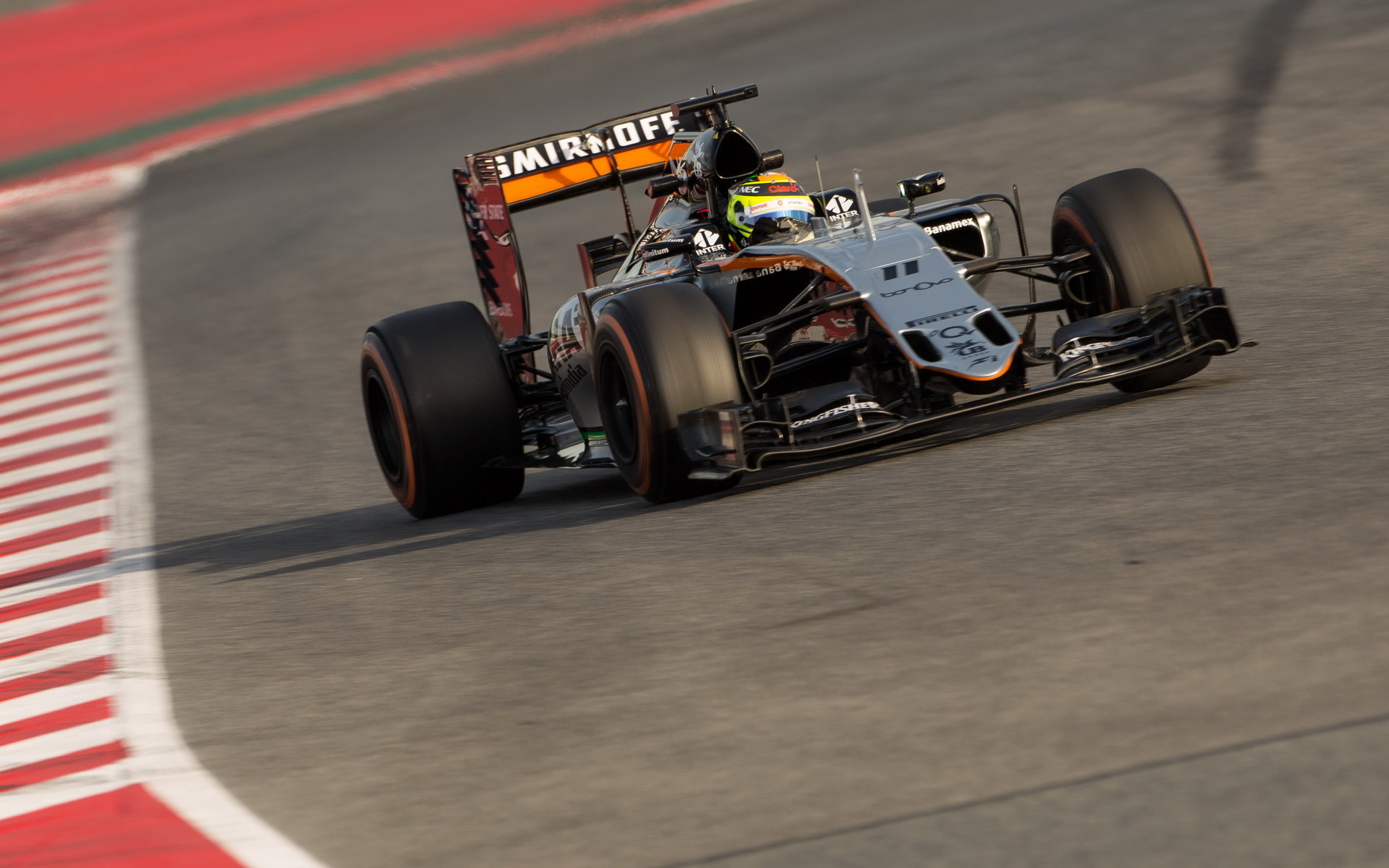 Sergio Pérez při posledních předsezónních testech v Barceloně s novým vozem Force India VJM09 - Mercedes