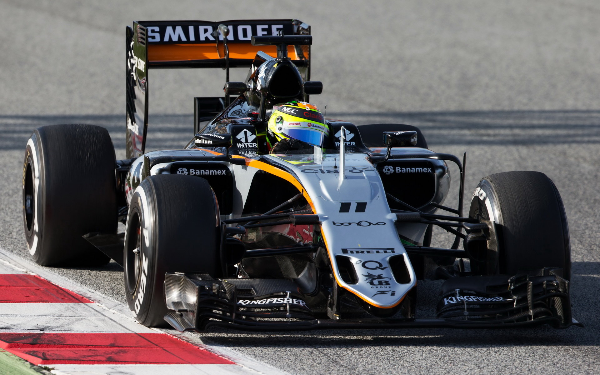 Sergio Pérez při posledních předsezónních testech v Barceloně s novým vozem Force India VJM09 - Mercedes