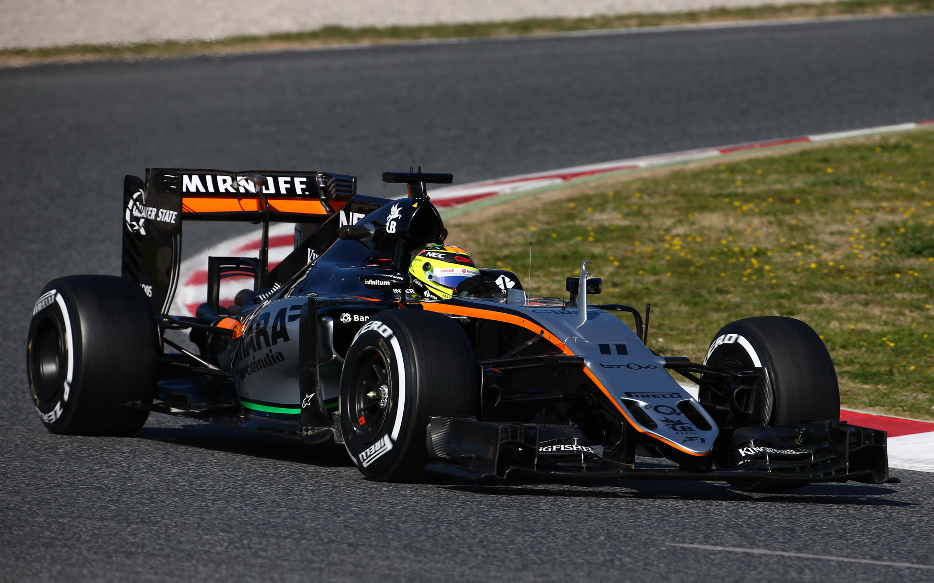 Sergio Pérez při posledních předsezónních testech v Barceloně s novým vozem Force India VJM09 - Mercedes