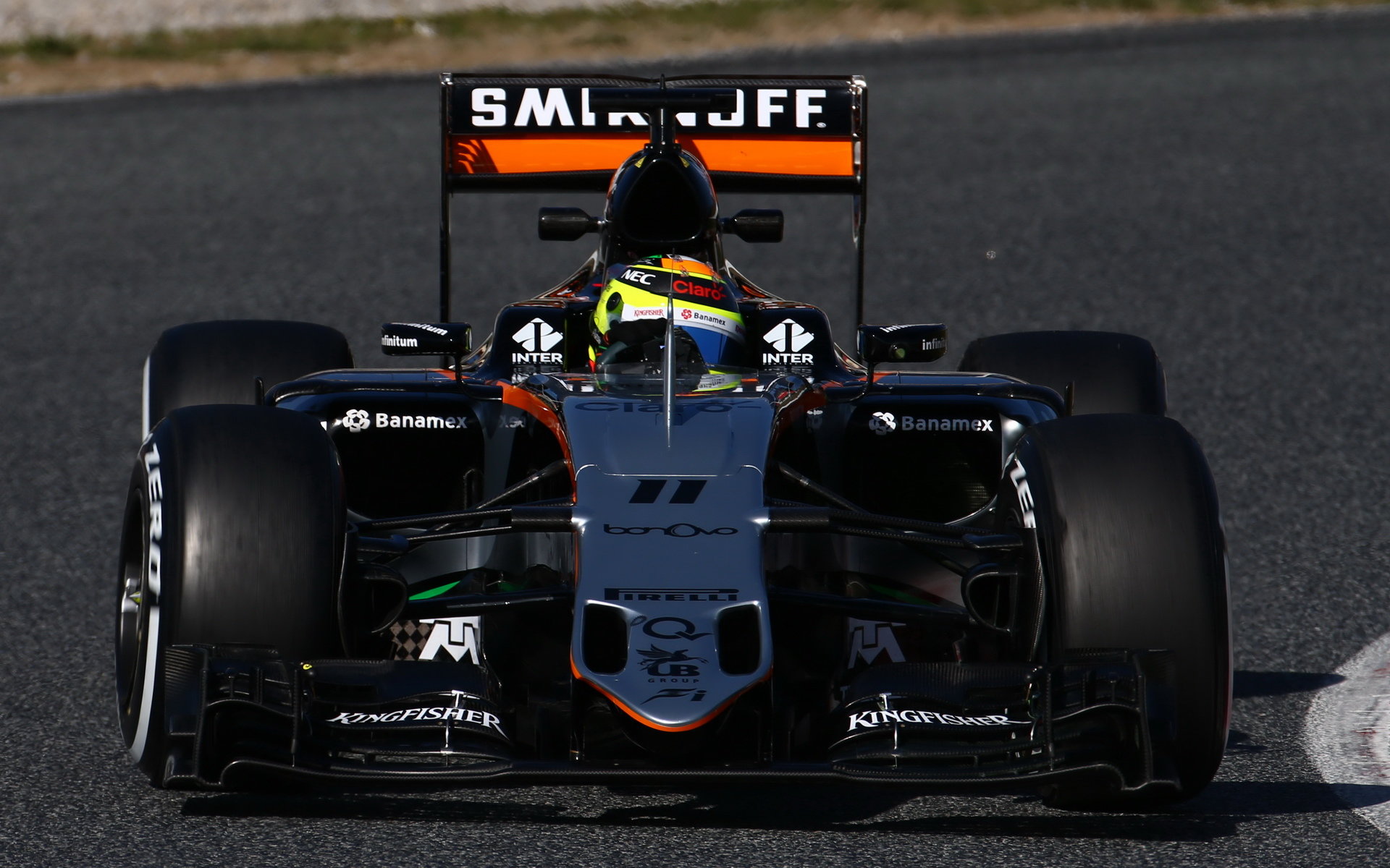 Sergio Pérez při posledních předsezónních testech v Barceloně s novým vozem Force India VJM09 - Mercedes