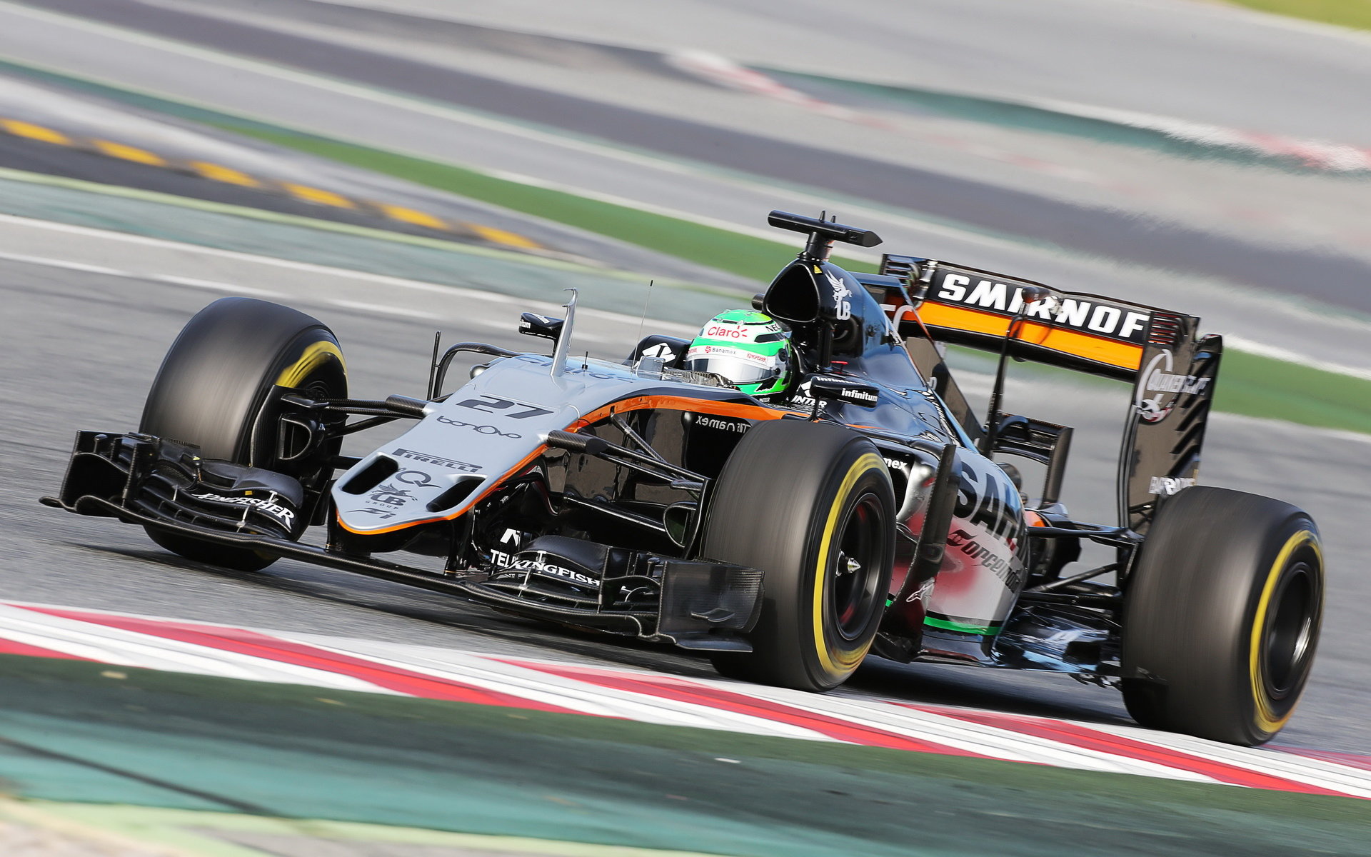 Nico Hülkenberg při posledních předsezónních testech v Barceloně s novým vozem Force India VJM09 - Mercedes