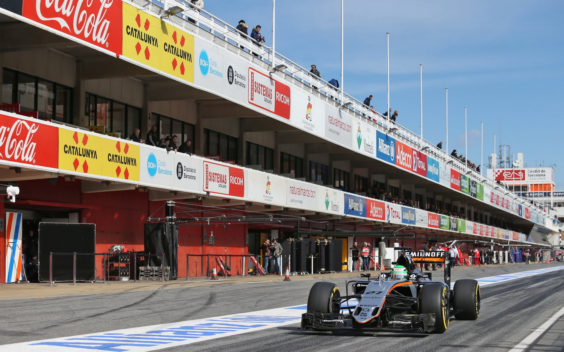 Nico Hülkenberg vyjíždí z pitlane