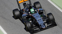 Nico Hülkenberg při posledních předsezónních testech v Barceloně s novým vozem Force India VJM09 - Mercedes