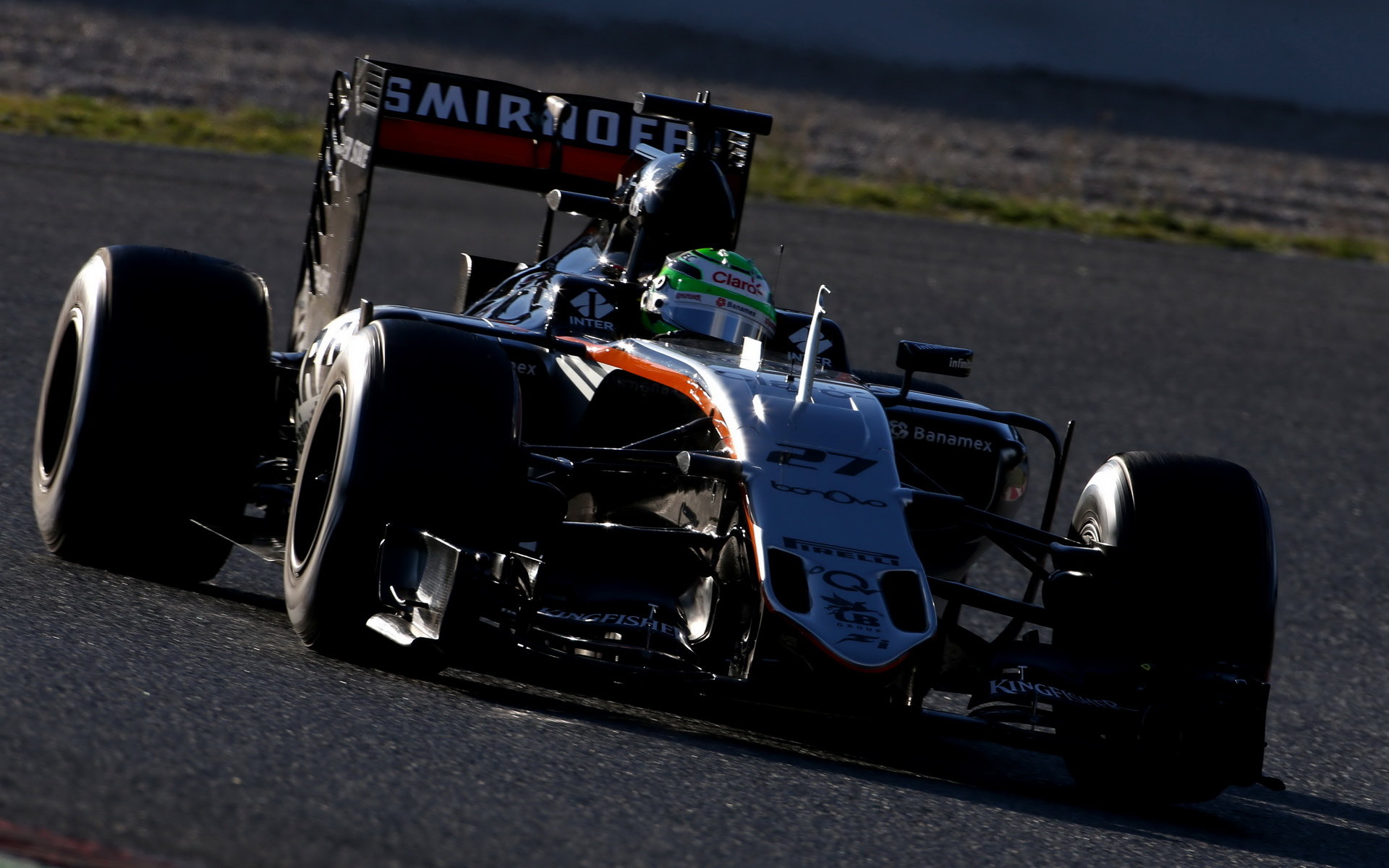 Nico Hülkenberg při posledních předsezónních testech v Barceloně s novým vozem Force India VJM09 - Mercedes