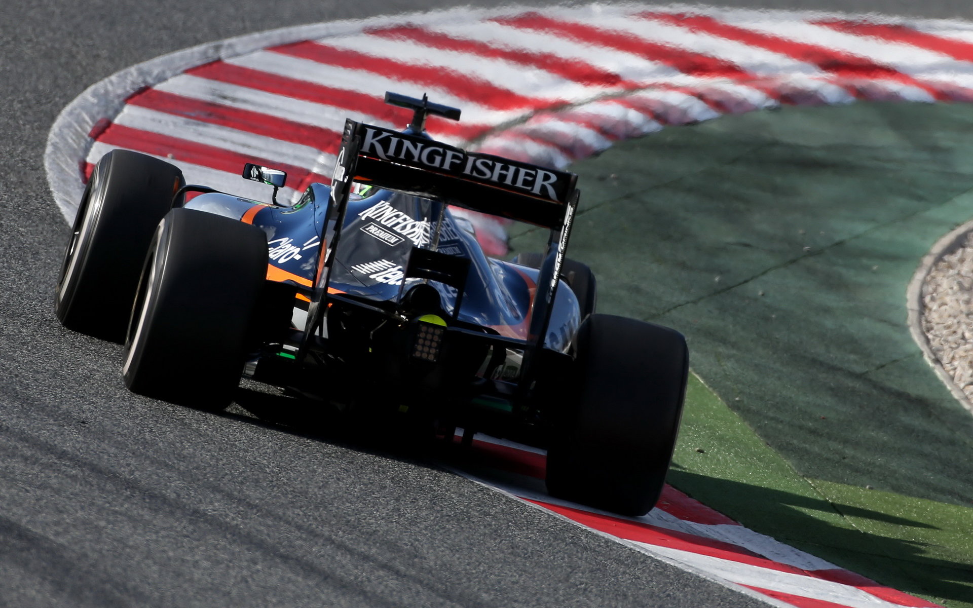 Nico Hülkenberg při posledních předsezónních testech v Barceloně s novým vozem Force India VJM09 - Mercedes