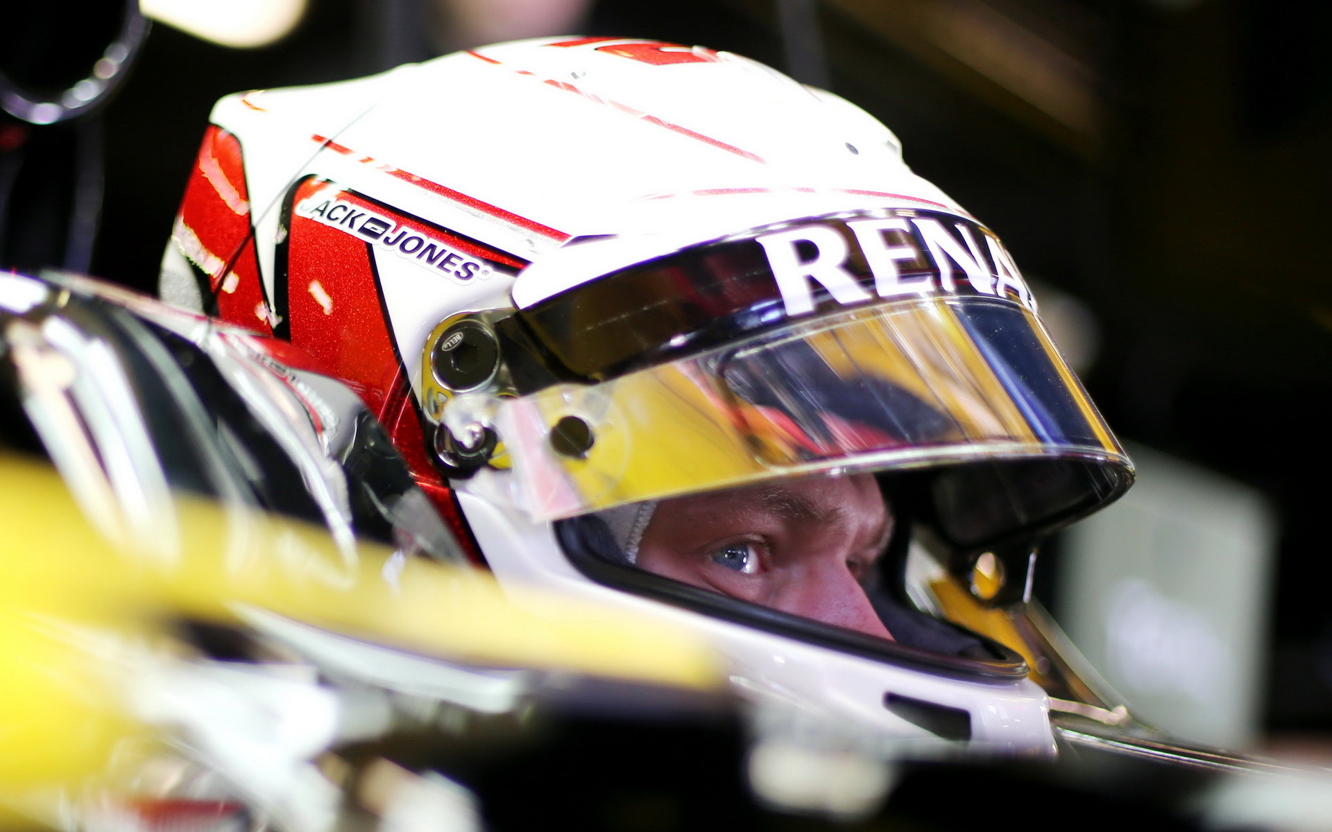 Aktuálně už Kevin Magnussen testuje s týmem Renault v Barceloně