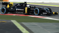 Kevin Magnussen při posledních předsezónních testech v Barceloně s novým vozem Renault RS16