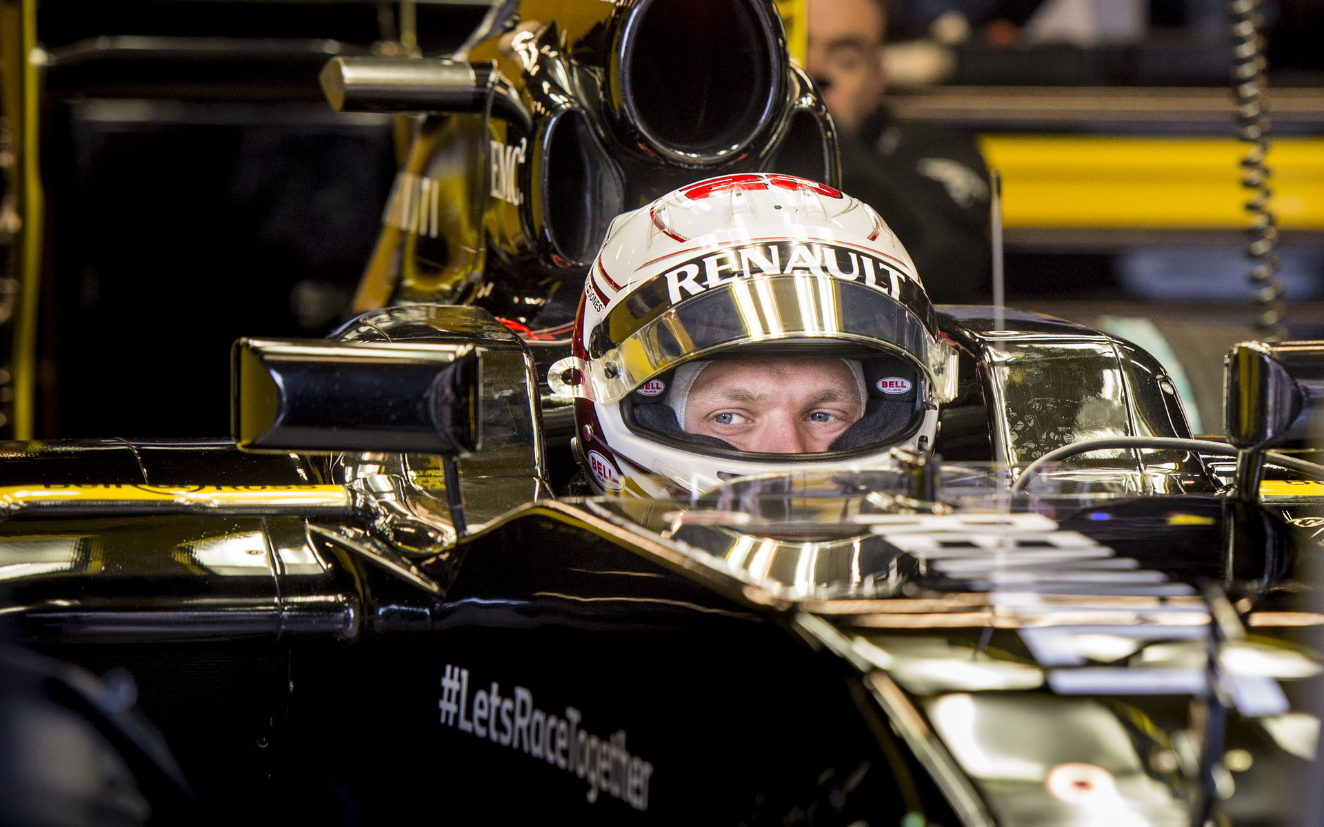 Kevin Magnussen při posledních předsezónních testech v Barceloně