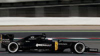 Kevin Magnussen při posledních předsezónních testech v Barceloně s novým vozem Renault RS16