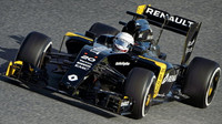 Kevin Magnussen při posledních předsezónních testech v Barceloně s novým vozem Renault RS16