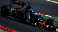 Max Verstappen při posledních předsezónních testech v Barceloně s novým vozem Toro Rosso STR11 - Ferrari