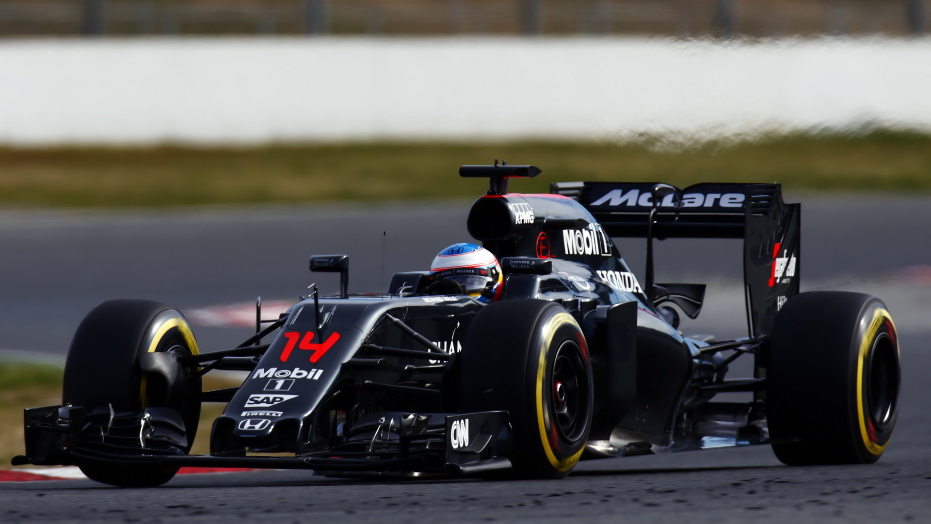 Fernando Alonso s McLarenem MP4-31 poháněným Hondou při druhých testech v Barceloně