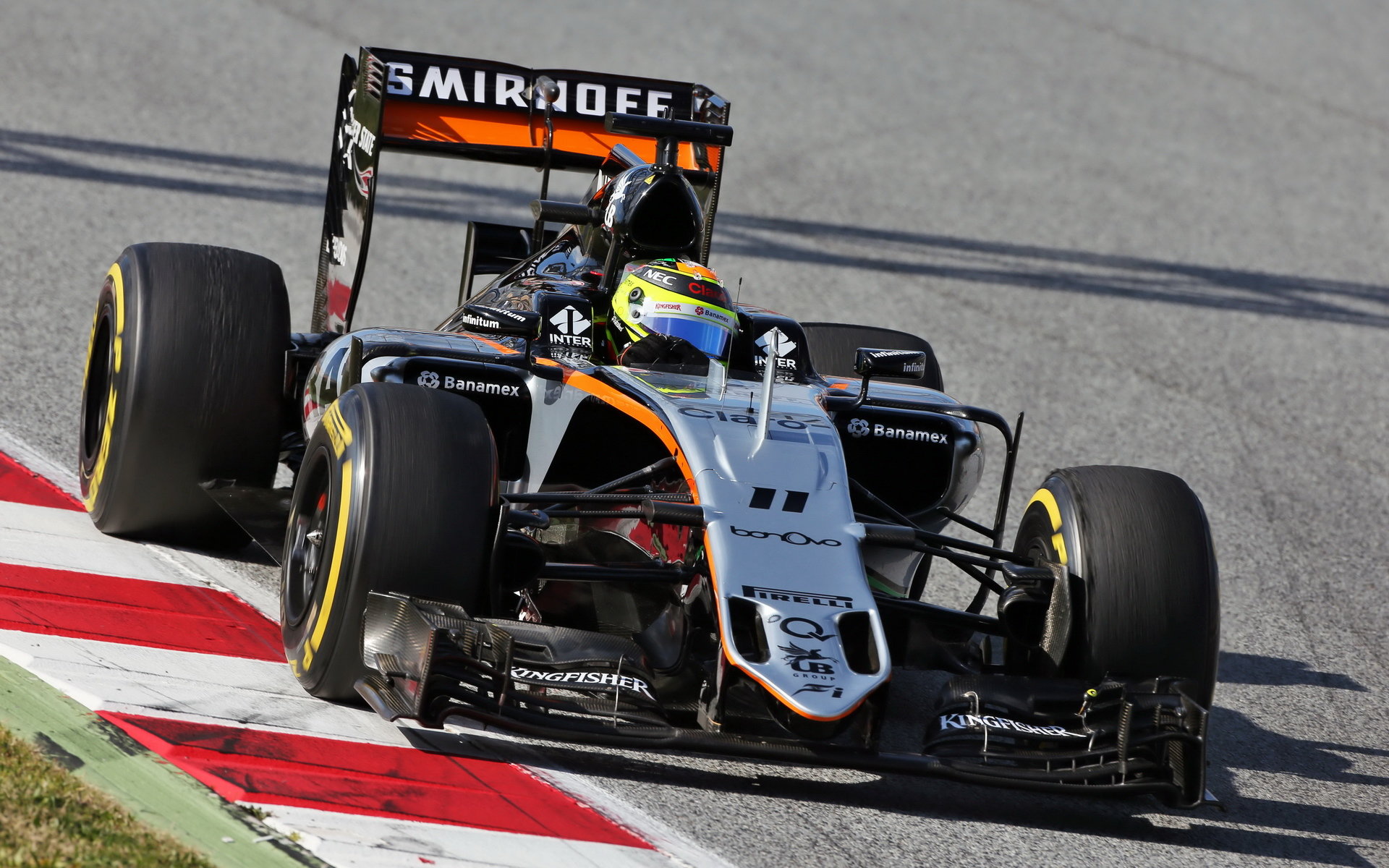 Sergio Pérez při posledních předsezónních testech v Barceloně s novým vozem Force India VJM09 - Mercedes