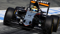 Sergio Pérez při posledních předsezónních testech v Barceloně s novým vozem Force India VJM09 - Mercedes