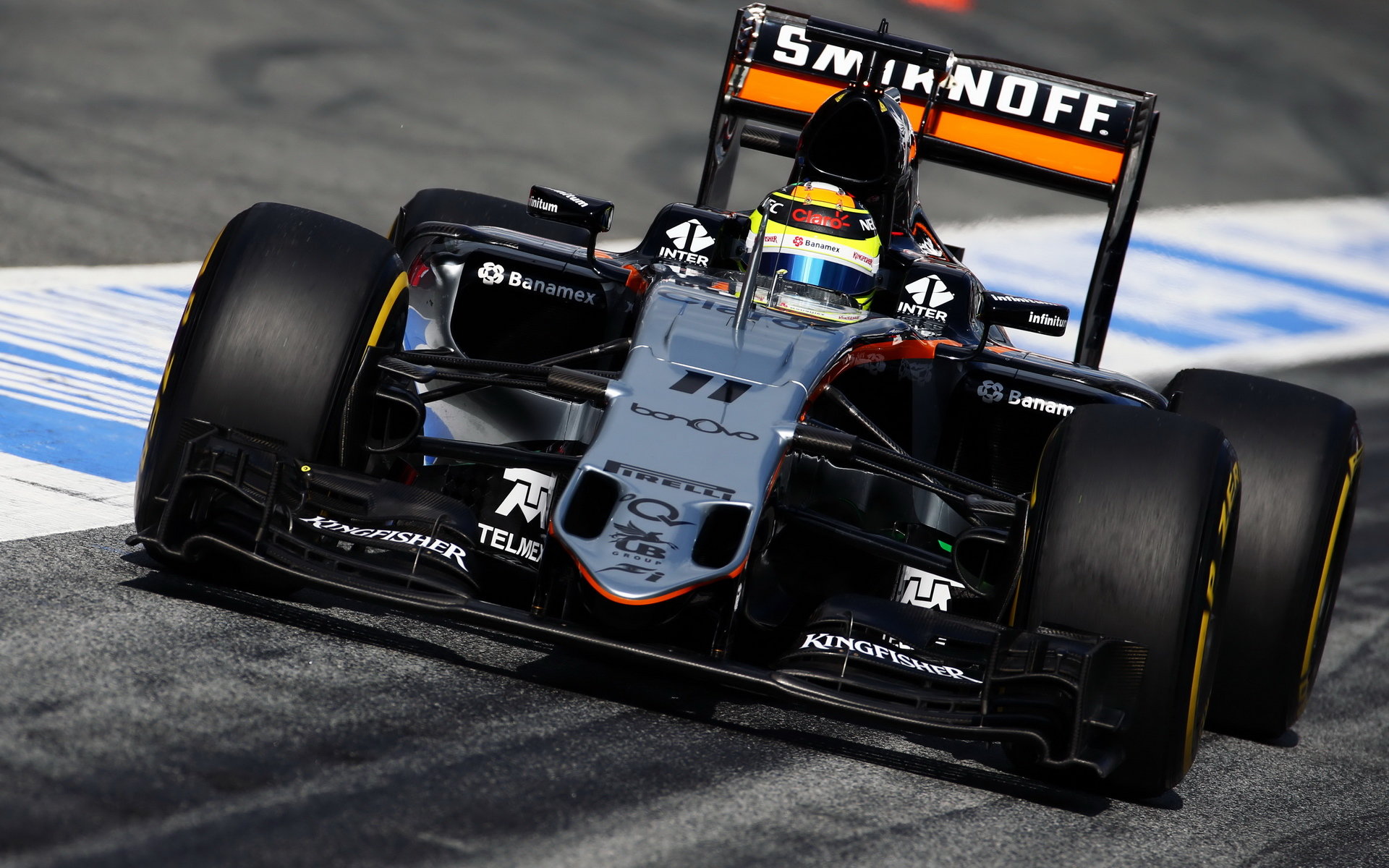 Sergio Pérez při posledních předsezónních testech v Barceloně s novým vozem Force India VJM09 - Mercedes