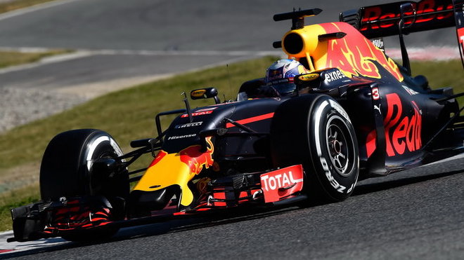 Daniel Ricciardo při posledních předsezónních testech v Barceloně