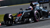 Jenson Button při posledních předsezónních testech v Barceloně na ultra-měkké směsi pneumatik