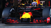 Daniel Ricciardo při posledních předsezónních testech v Barceloně s novým vozem Red Bull RB12 - Renault