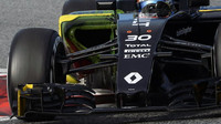 Jolyon Palmer při posledních předsezónních testech v Barceloně s Flow-vis na voze