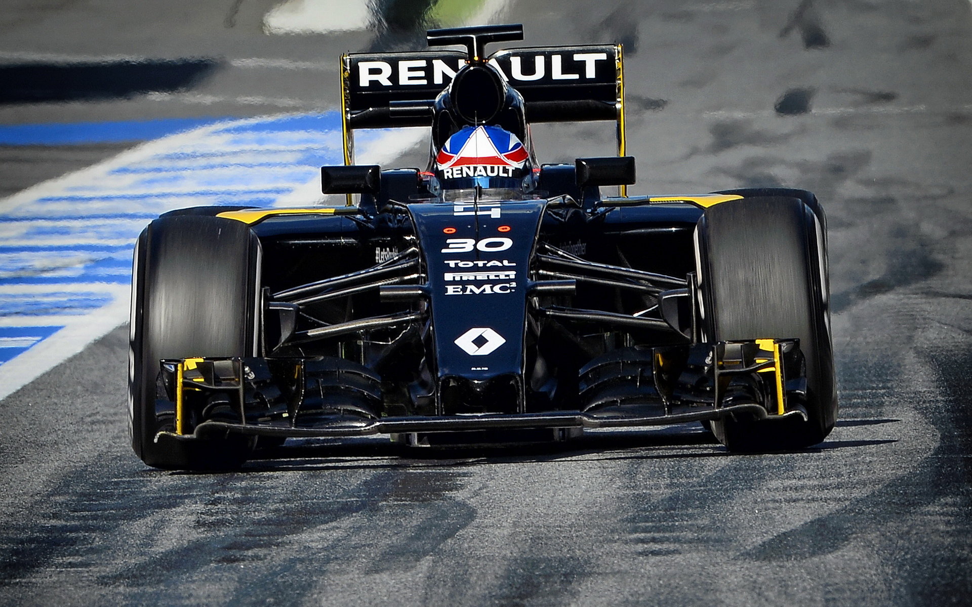 Renault si testy pochvaluje, ovšem připouští stále velký odstup na Mercedes