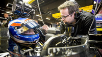 Jolyon Palmer při posledních předsezónních testech v Barceloně