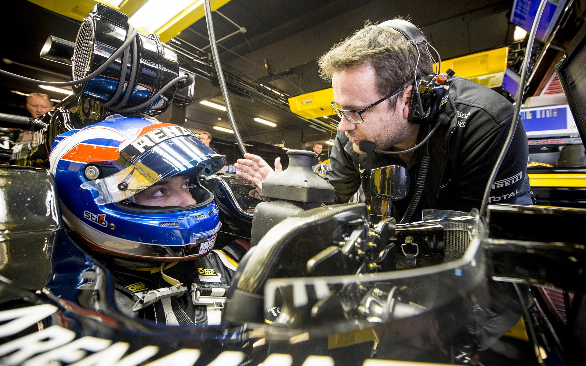 Jolyon Palmer při posledních předsezónních testech v Barceloně