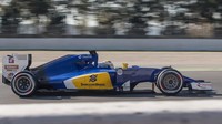 Marcus Ericsson při posledních předsezónních testech v Barceloně s novým vozem Sauber C35 - Ferrari