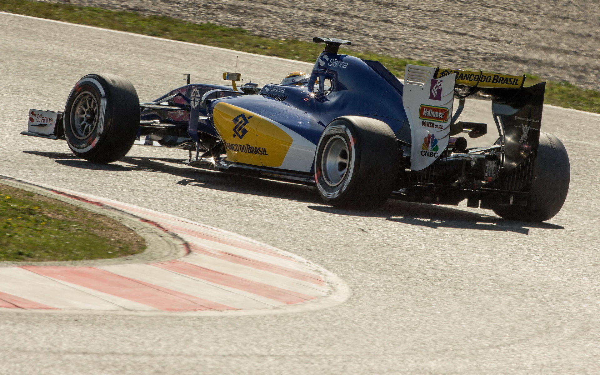 Marcus Ericsson při posledních předsezónních testech v Barceloně s novým vozem Sauber C35 - Ferrari