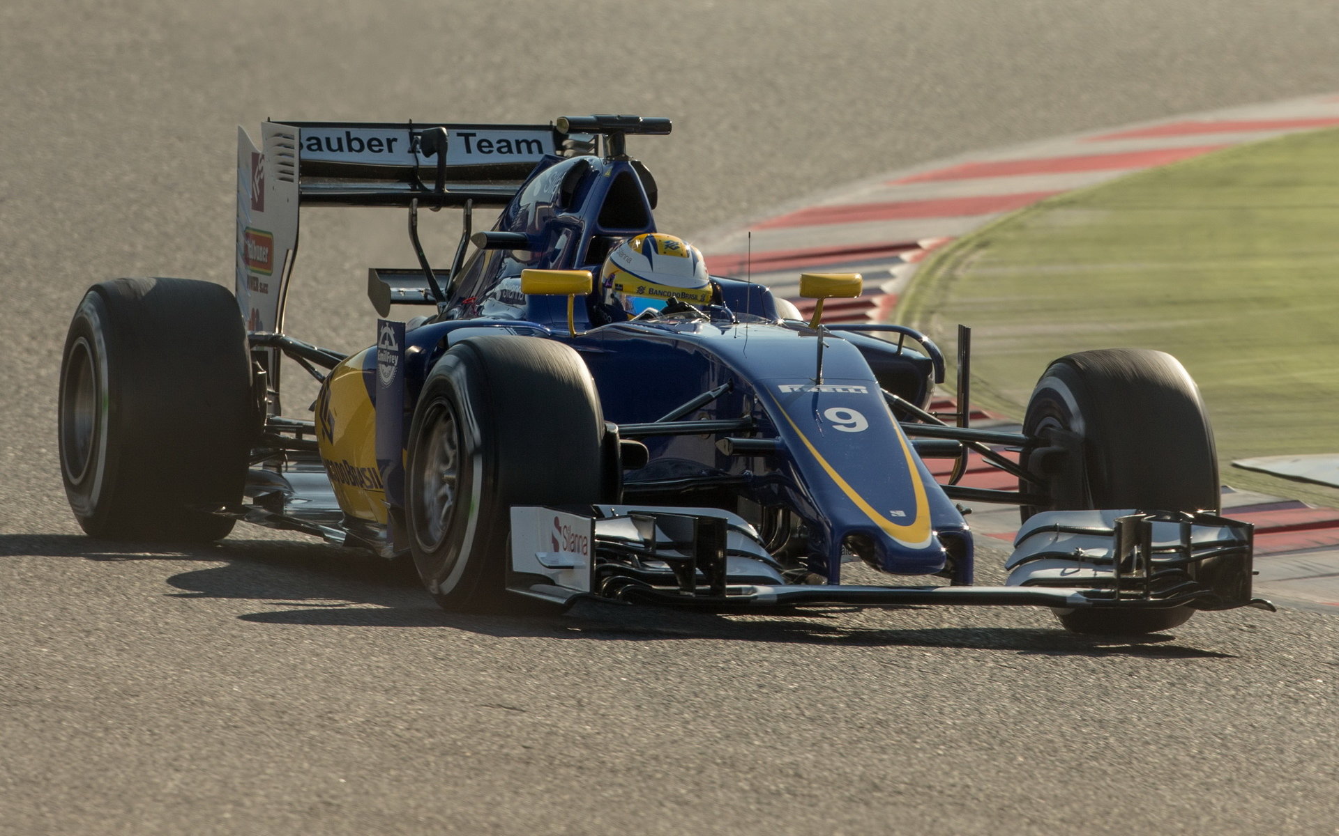 Marcus Ericsson při posledních předsezónních testech v Barceloně s novým vozem Sauber C35 - Ferrari