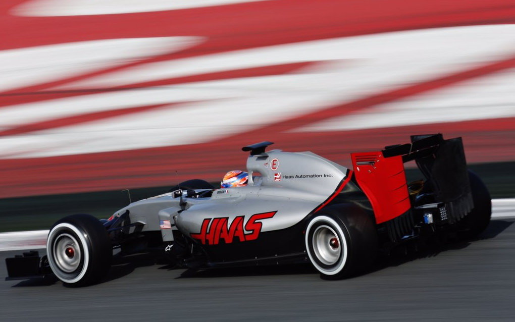 Grosjean při prvních předsezónních testech v Barceloně 2016