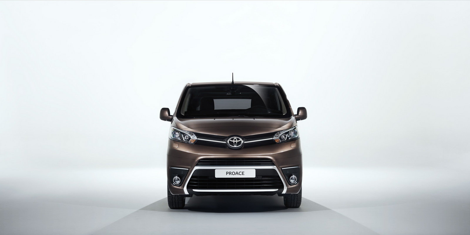 Toyota ProAce je posledním z trojčat, mezi něž patří Citroën SpaceTourer a Peugeot Traveller.