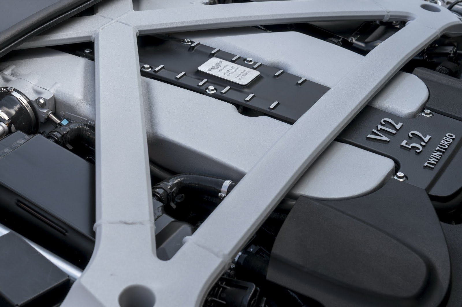 Aston Martin DB11 je nejrychlejším modelem řady DB v celé její historii.