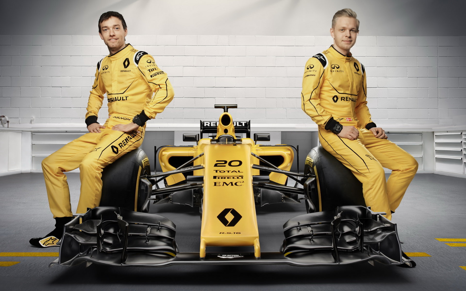 Šéf Renaultu oba své jezdce chválí - podávají s nekonkurenceschopným vozem dobré výkony a stále se zlepšují