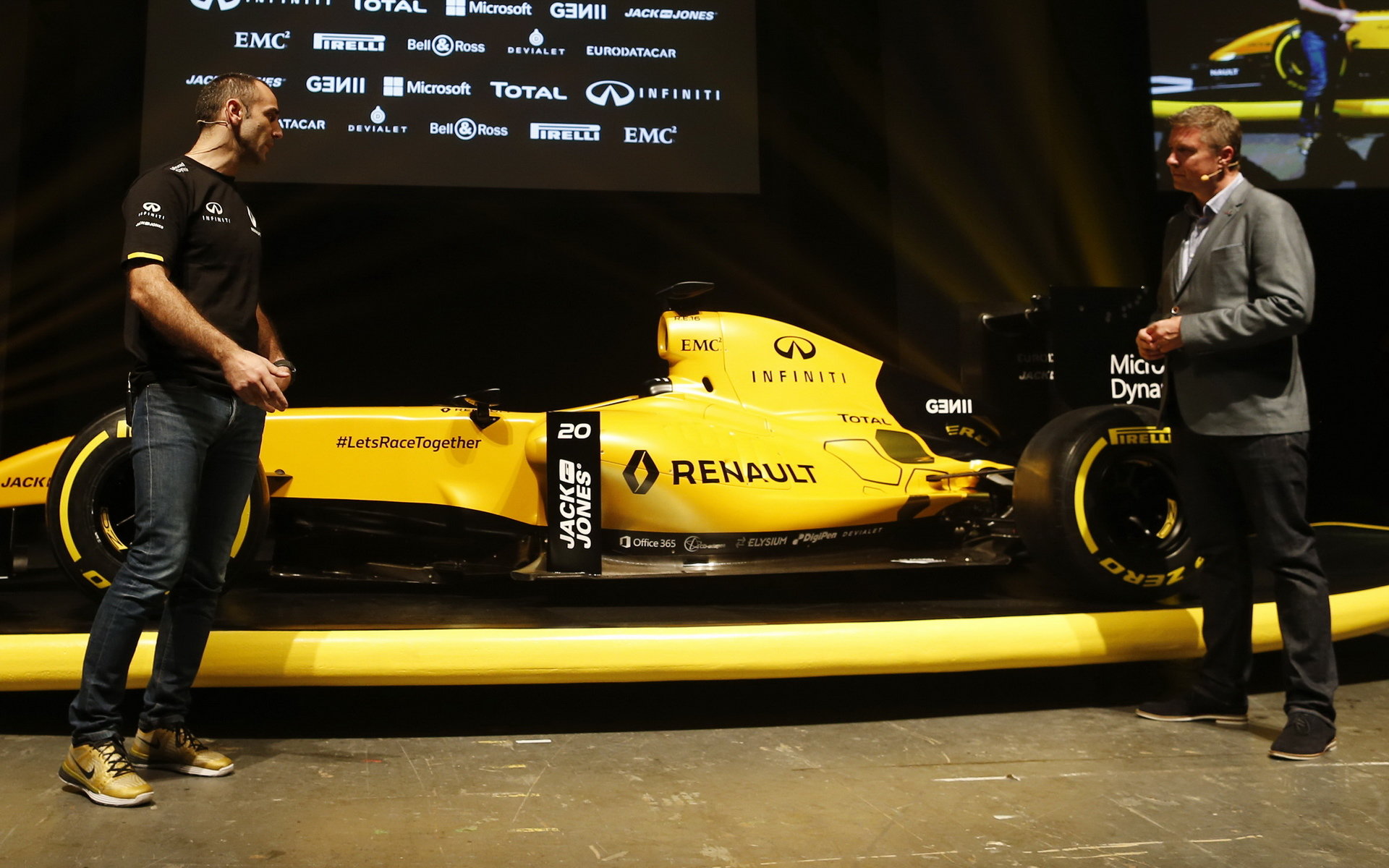 Cyril Abiteboul (vlevo) během prezentace Renaultu pro sezónu 2016