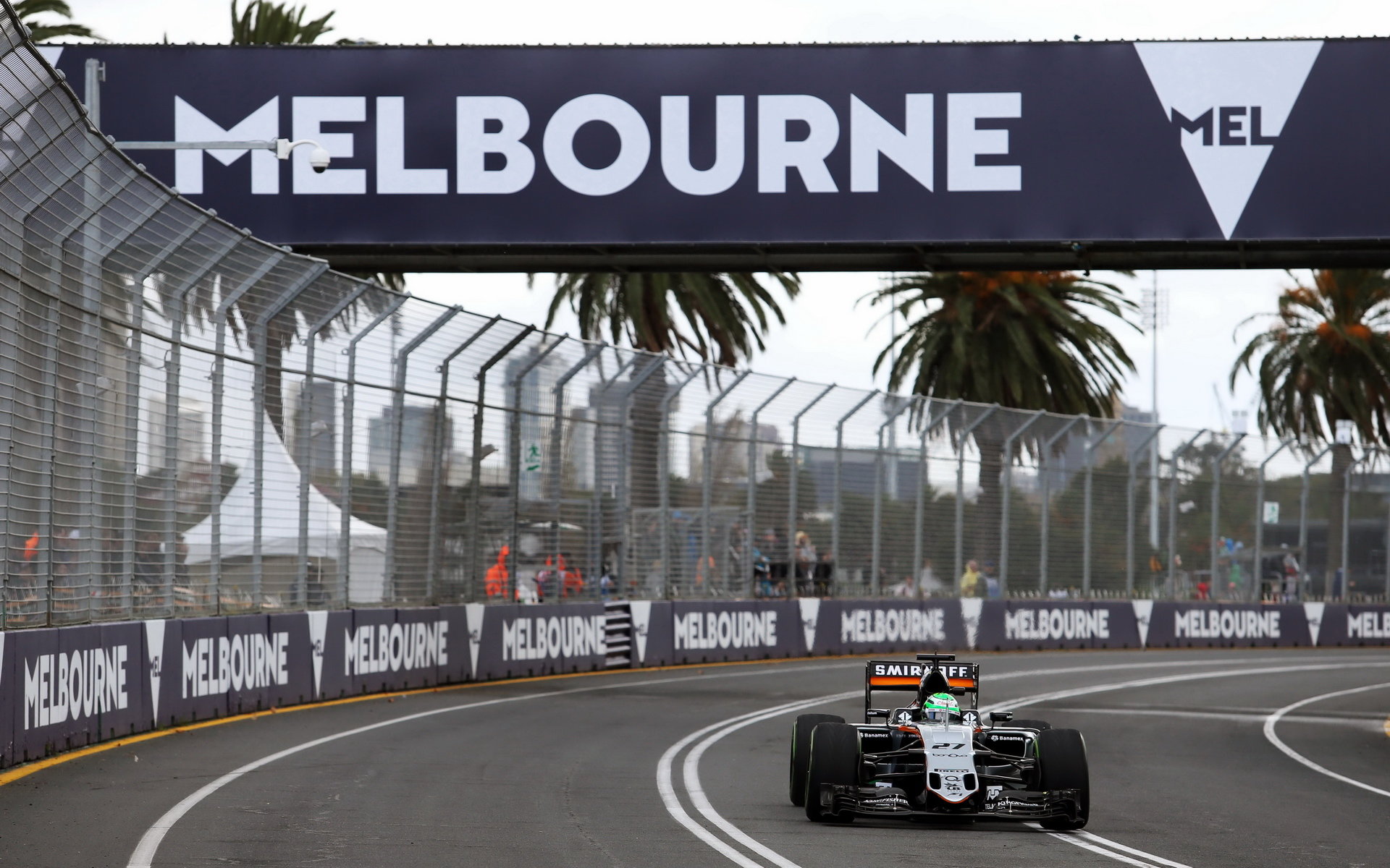 Nico Hülkenberg při pátečním tréninku v Melbourne