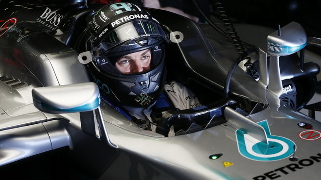 Nico Rosberg při pátečním tréninku v Melbourne