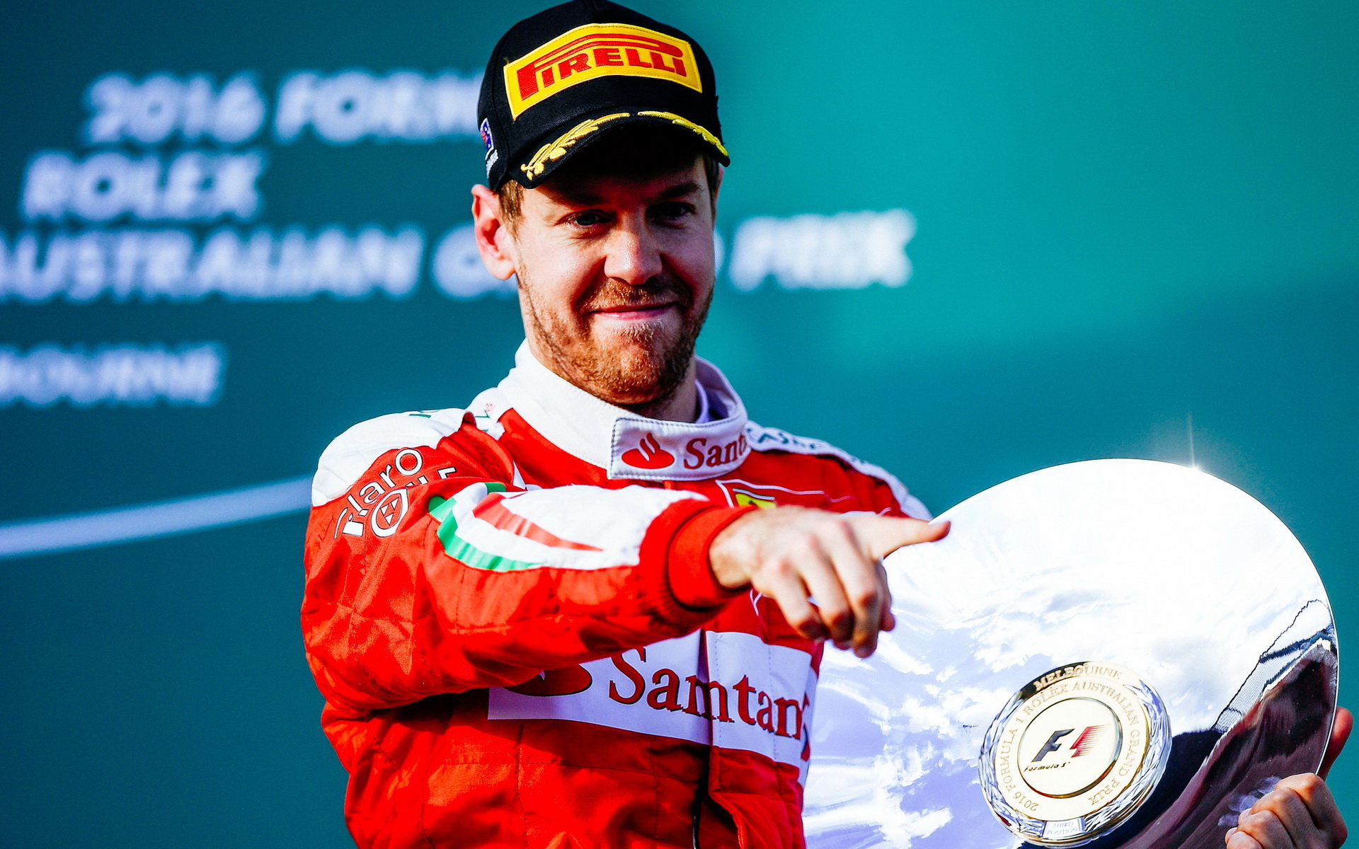 Sebastian Vettel se raduje z třetího místa v Melbourne