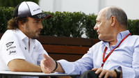 Fernando Alonso a Ron Dennis - vzájemná důvěra stále trvá