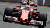 Kimi Räikkönen při sobotní kvalifikaci v Melbourne