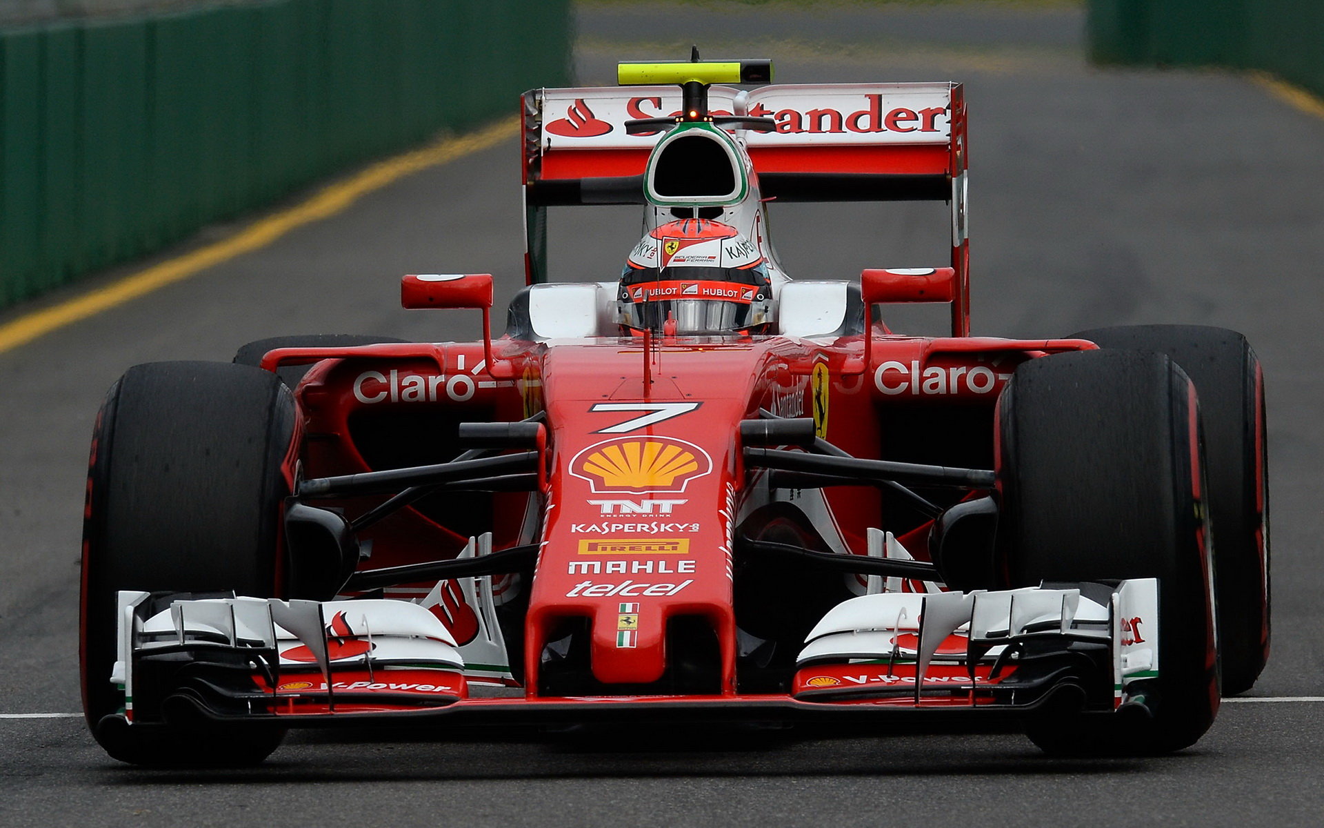 Kimi Räikkönen při sobotní kvalifikaci v Melbourne