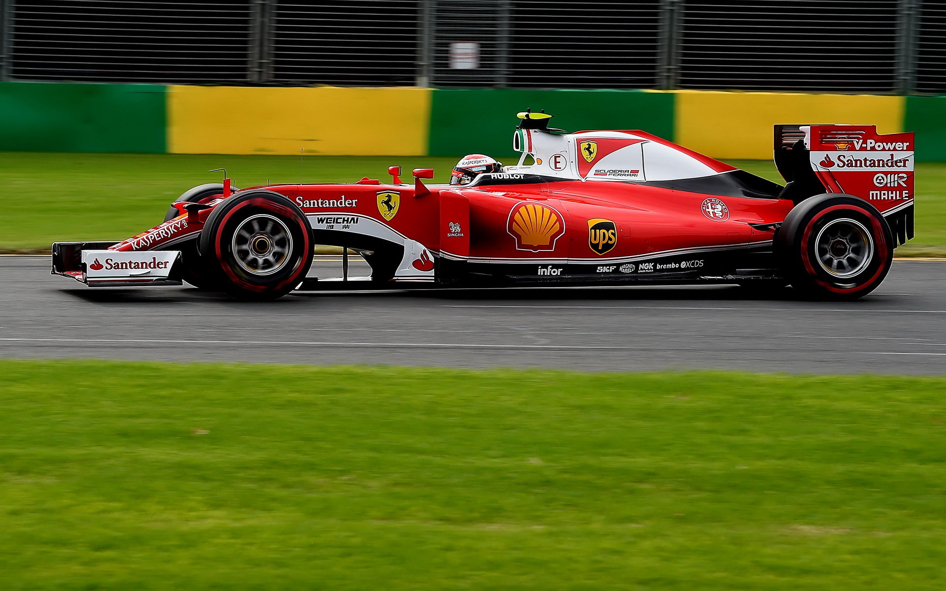 Kimi Räikkönen při sobotní kvalifikaci v Melbourne