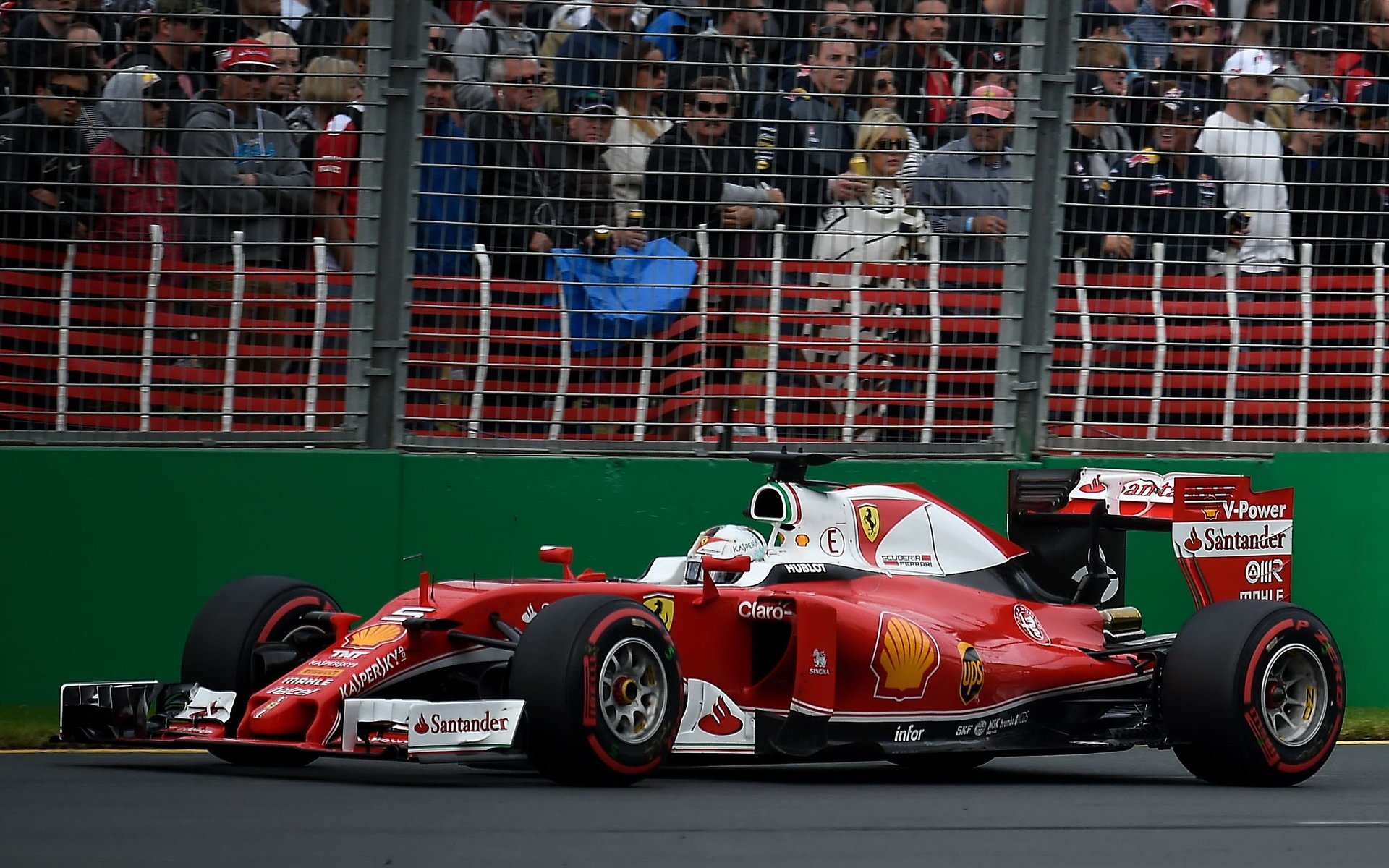 Sebastian Vettel při sobotní kvalifikaci v Melbourne