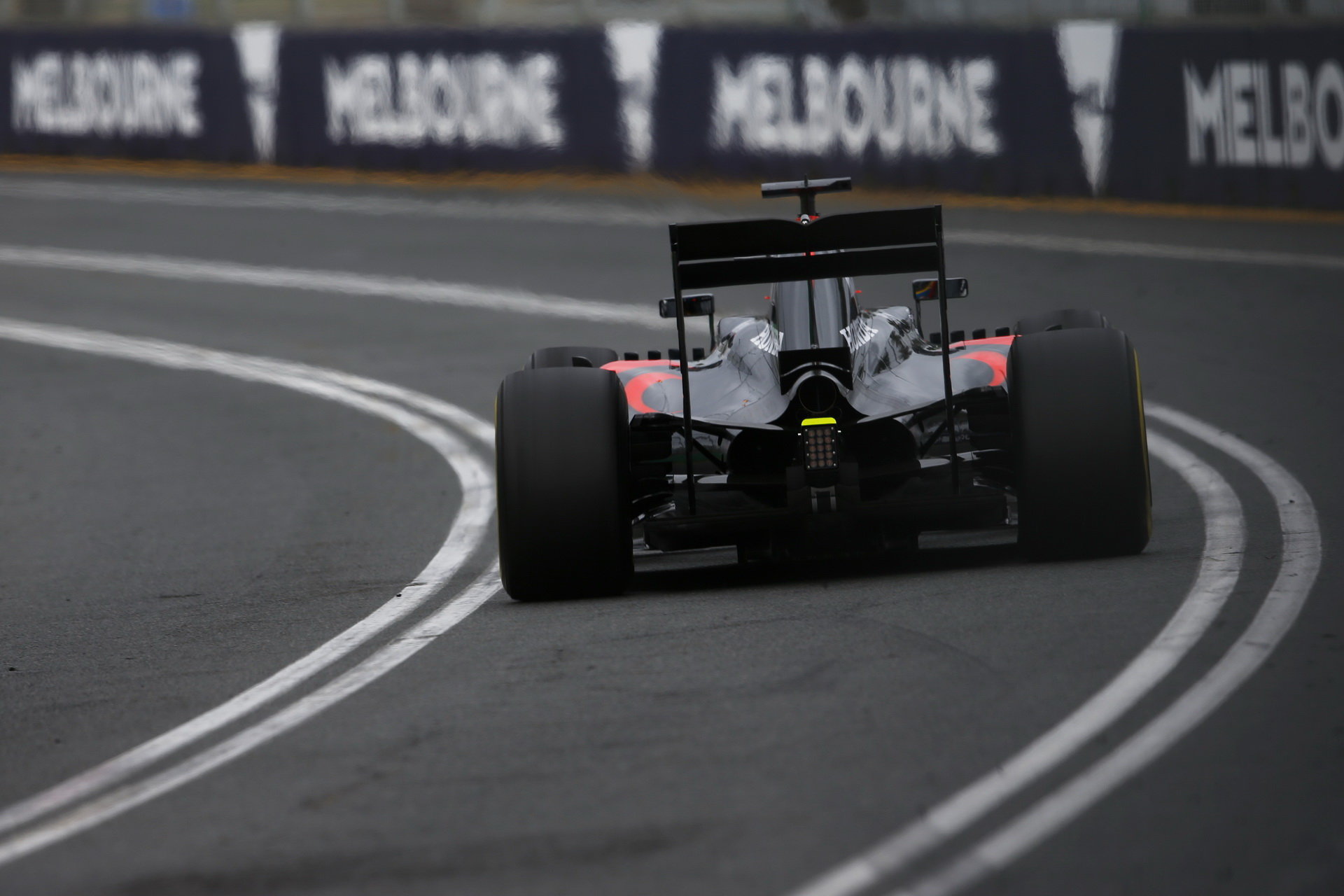 V Melbourne měl Alonso závod zajímavě rozjetý, pak ale chyboval...