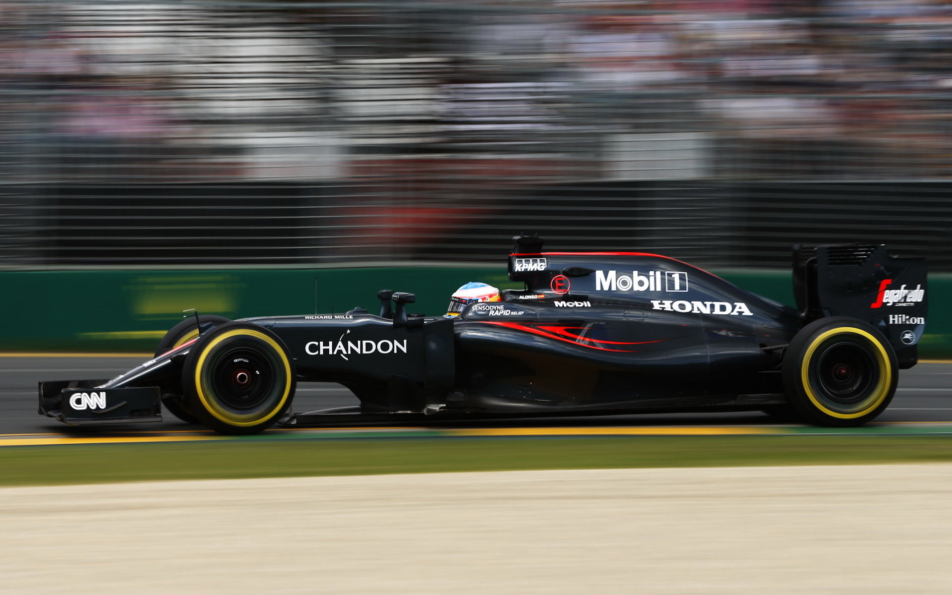 Fernanod Alonso nastoupí do závodu v Bahrajnu s novým motorem