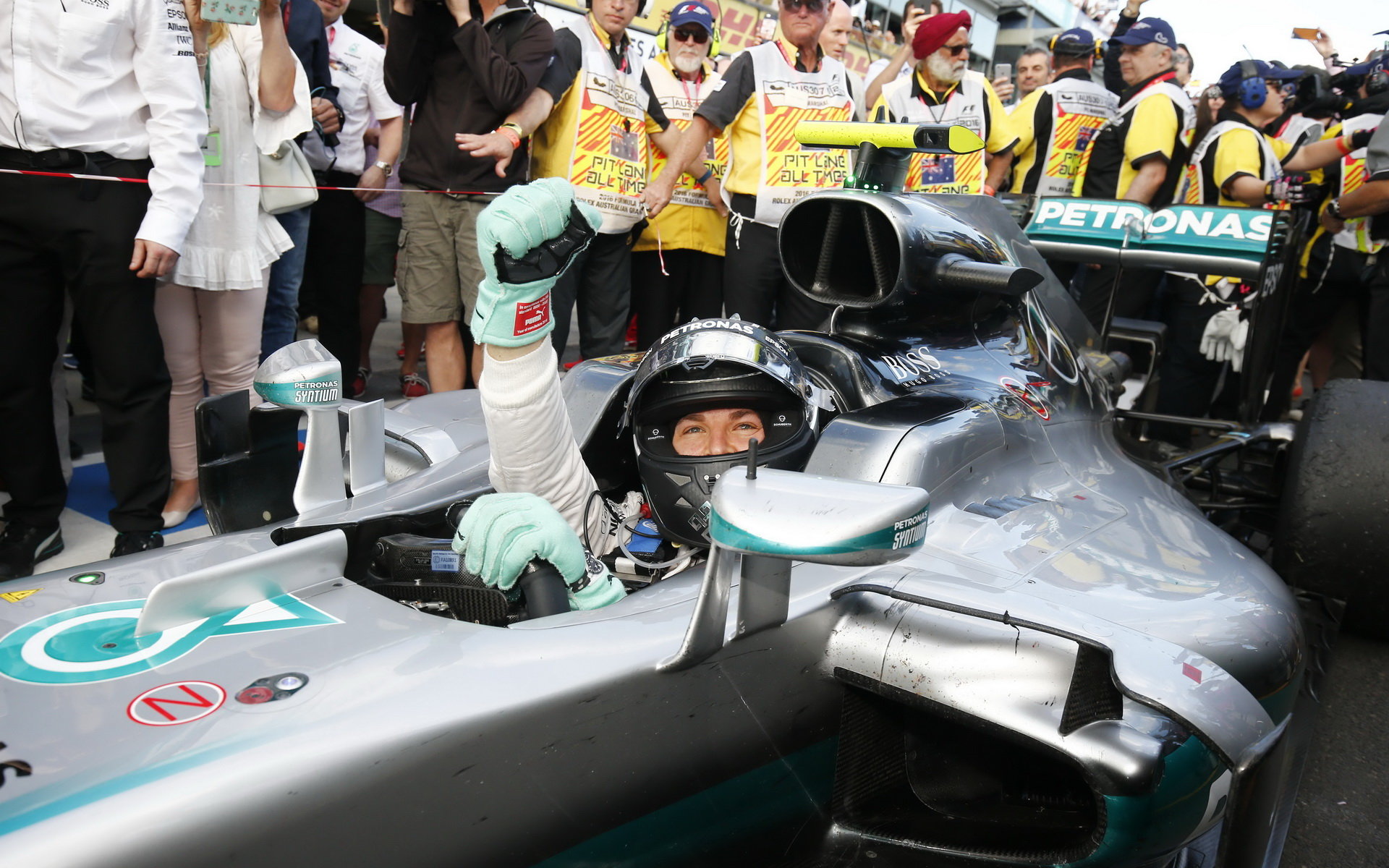 Nico Rosberg si nový trend v radiové komunikaci pochvaluje