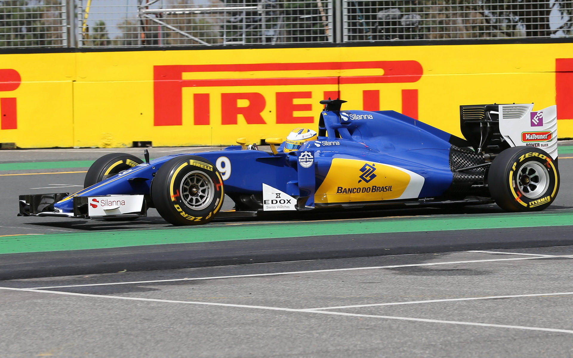 Marcus Ericsson při kvalifikaci v Melbourne