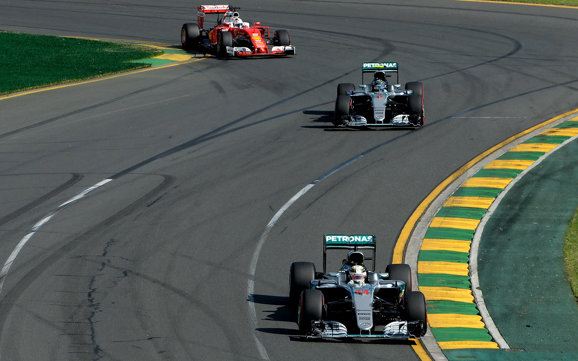 Lewis Hamilton, Nico Rosberg a Sebastian Vettel v Melbourne