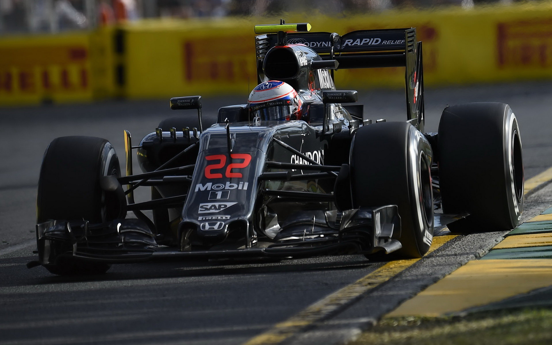 Jenson Button při závodě v Melbourne